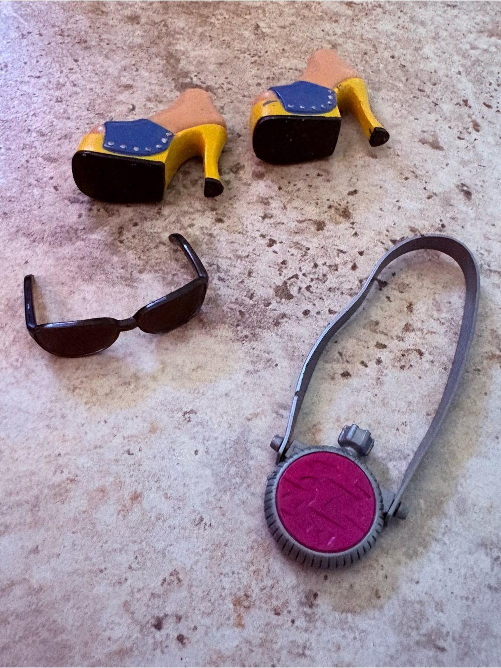 Vintage Bratz Doll Accessories Mule Shoes Feet Canteen Sunglasses Y2K 2000s Lot